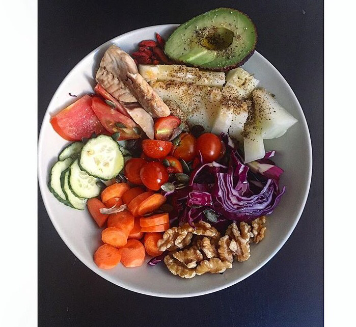 Ensalada de melón, col lombarda y aguacate