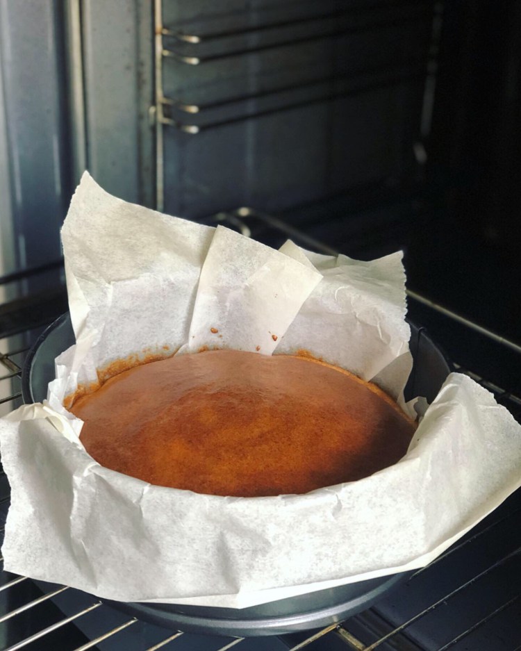 Bizcocho sin gluten recién horneado