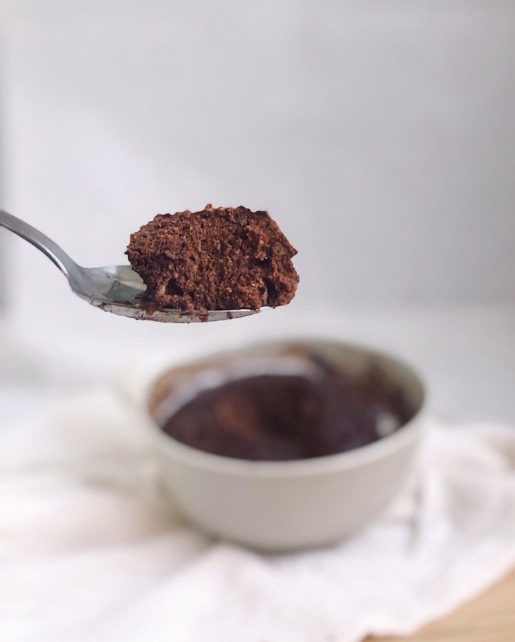 keto mugcake de cacao y café