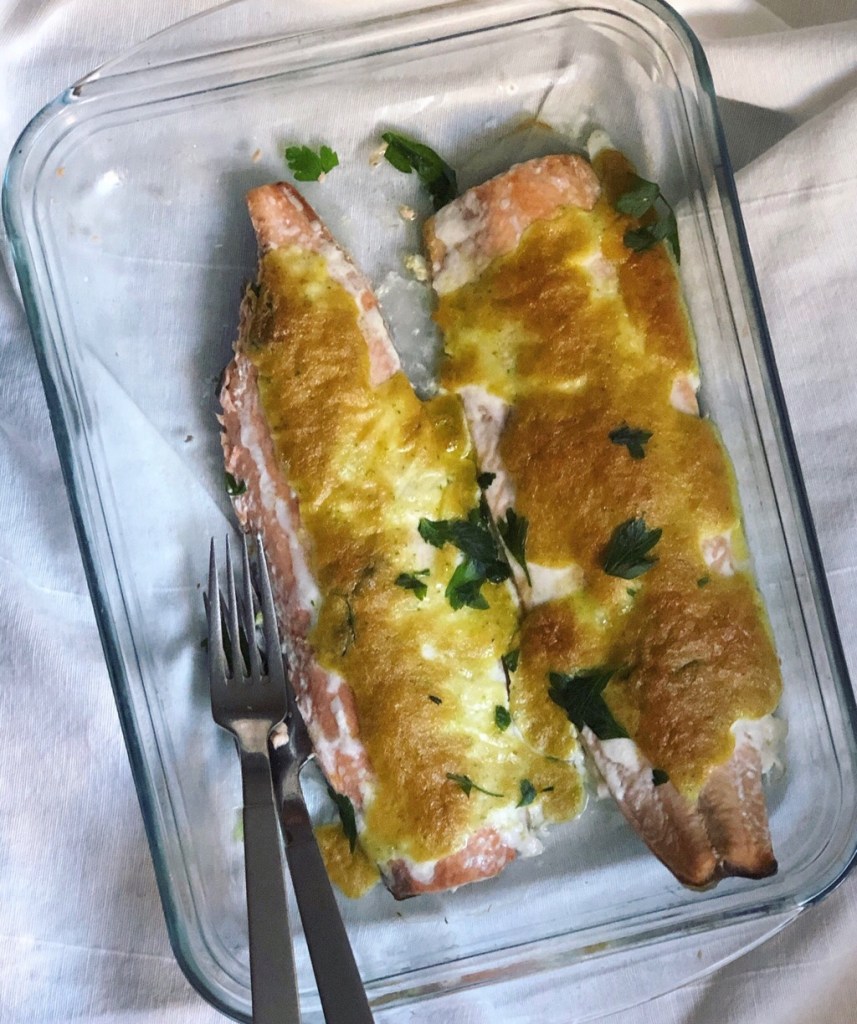 Salmon al horno gratinado con mayonesa